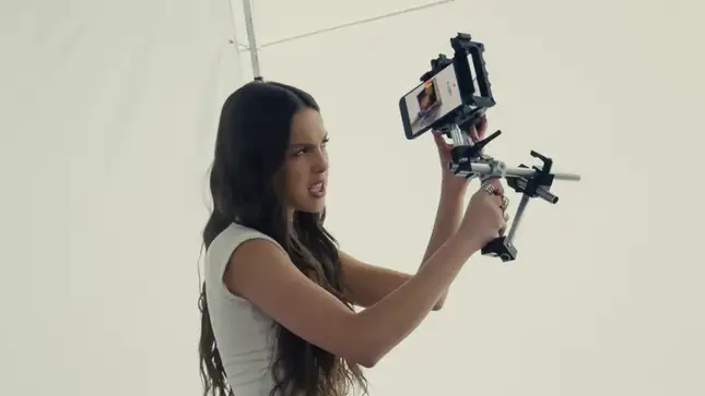 El vídeo musical «Get It Back» de Olivia Rodrigo y la keynote «Scary Fast»: Un trabajo cinematográfico con iPhone 15 Pro Max 